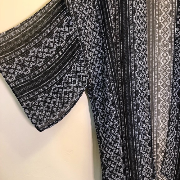 BCBG sheer bohemian kimono wrap Whimsigoth Dark feminine Boho wrap shawl Geo - Picture 4 of 6